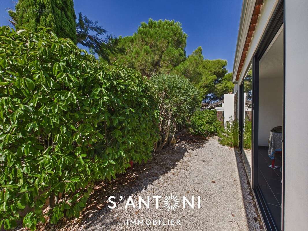 À vendre  Villa mitoyenne de plain-pied à 100 m du Port de Marseillan - photo 12