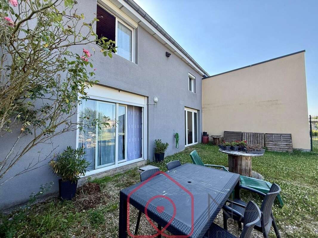 Maison à POURU-SAINT-REMY