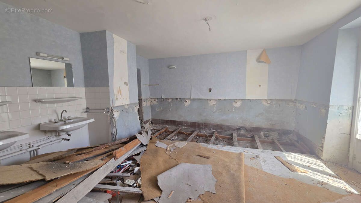 Sublime potentiel de rénovation pour cette maison de village mitoyenne - photo 8