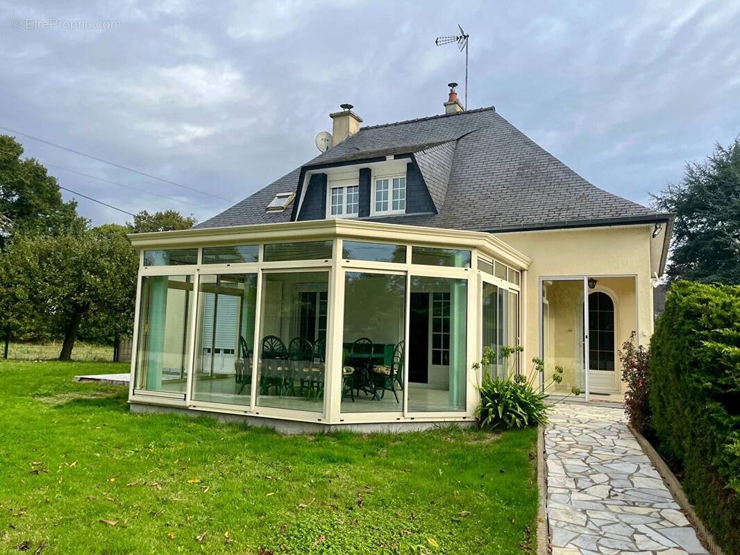 Maison à MONTREUIL-SOUS-PEROUSE