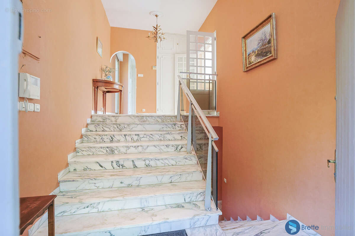 Toulon faron - maison d'architecte t8 sur terraun de 1530m2 arbore - photo 14