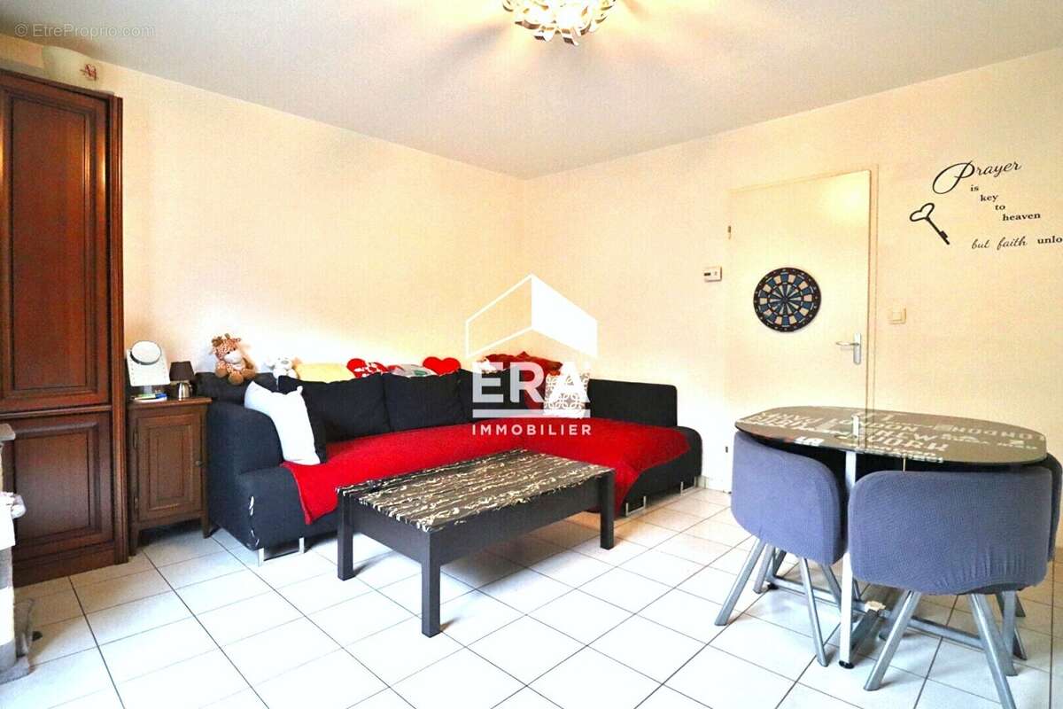 A vendre  Secteur Hameau de l'est maison 3 chambres avec jardin et garage - photo 2