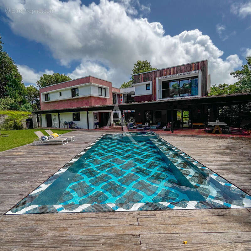 Demeure de prestige à Fort-de-France de 395 m² ( terrain de 71274 m²). - photo 18