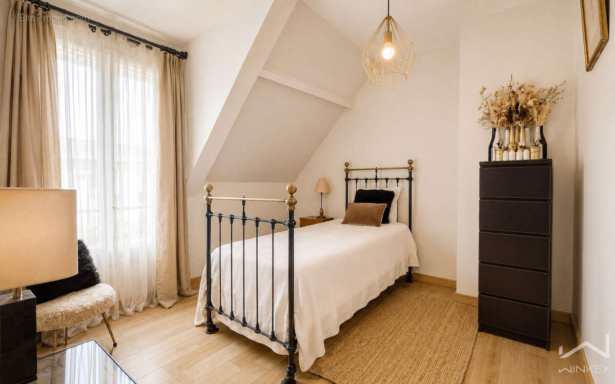 Nanterre — Mont-Valérien  Maison familiale 4 chambres — Grand jardin plain pied SE — Sous-sol complet - photo 8