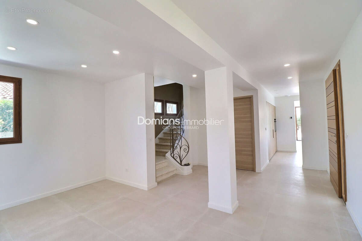 Maison 200 m² à Saint-Cyprien  - photo 2