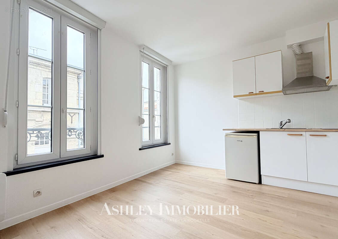 À vendre : immeuble de caractère situé à seulement 200 m du marché central de La Rochelle, comprenant 7 appart - photo 12