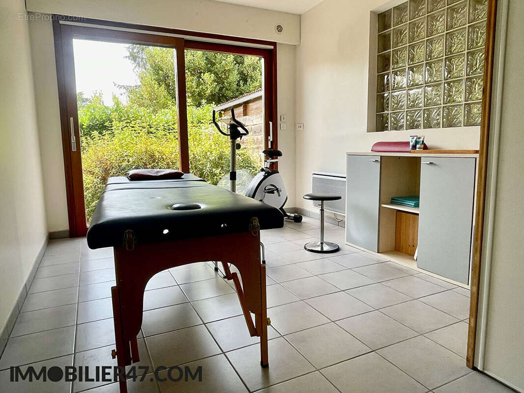 Villa de plain pied avec local professionnel - photo 14
