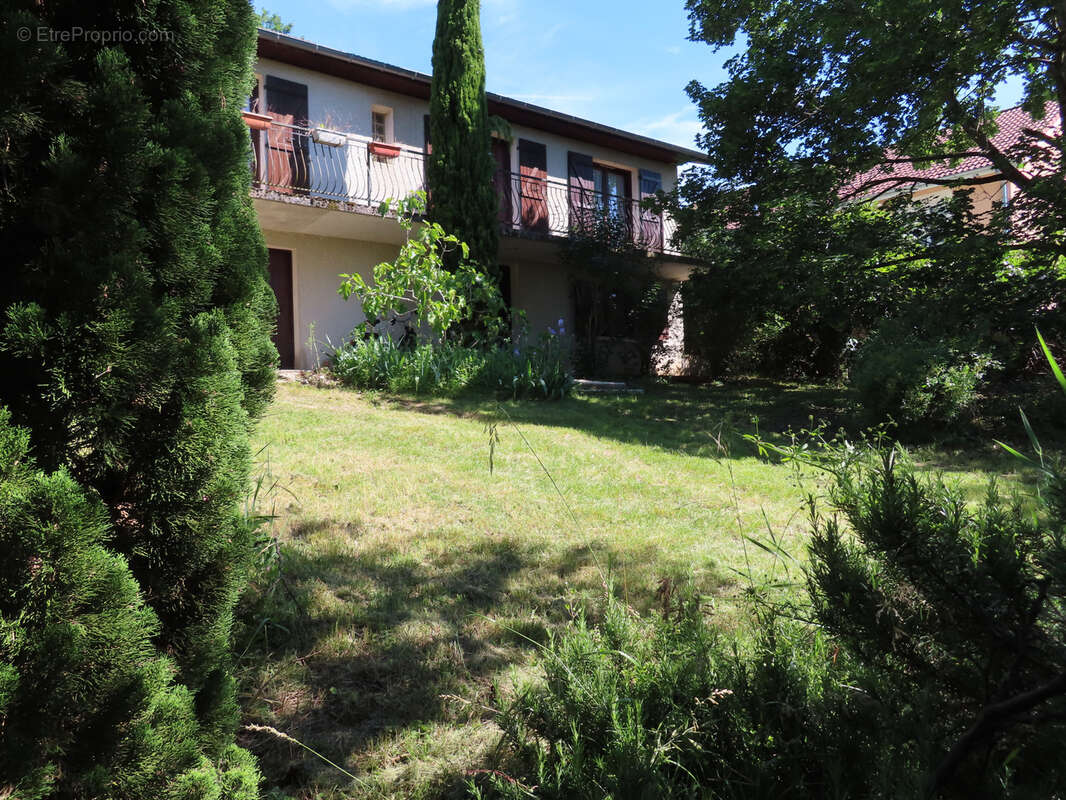 Maison à LEYRIEU