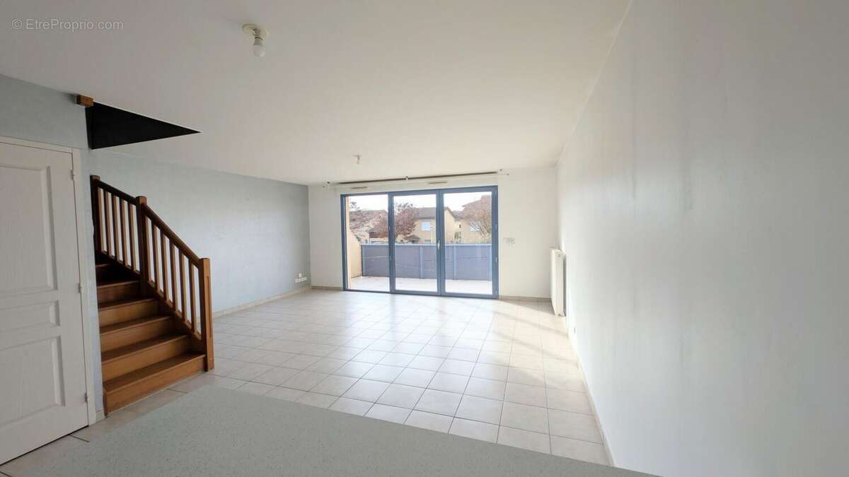 Photo 3 - Appartement à SAINT-DENIS-LES-BOURG