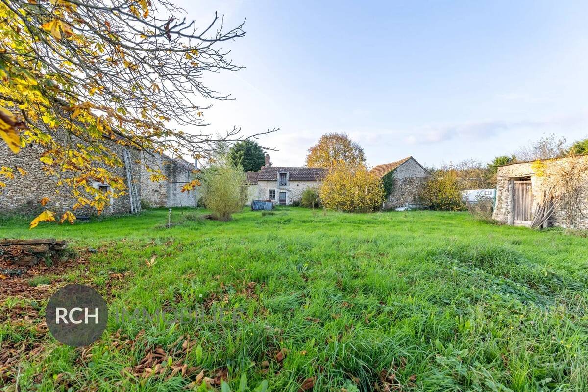 Terrain à MONTFORT-L&#039;AMAURY