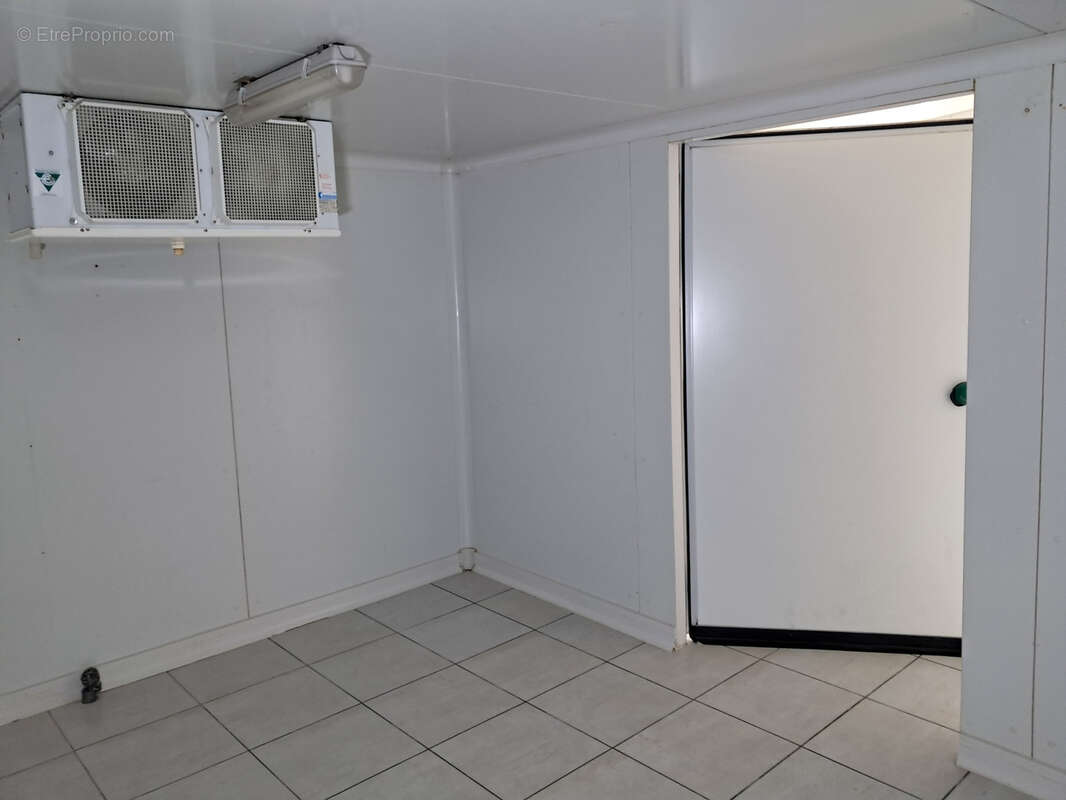 Commerce à SAINT-CYR