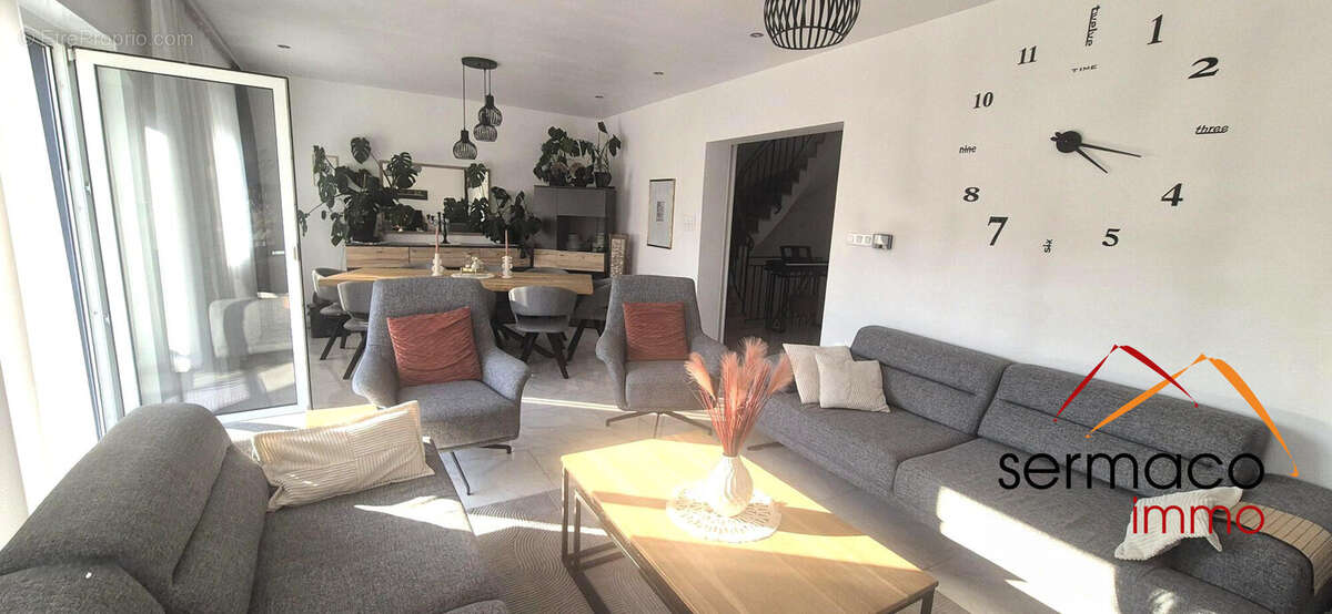 double séjour lumineux de 31 m2  - Maison à SARREINSMING