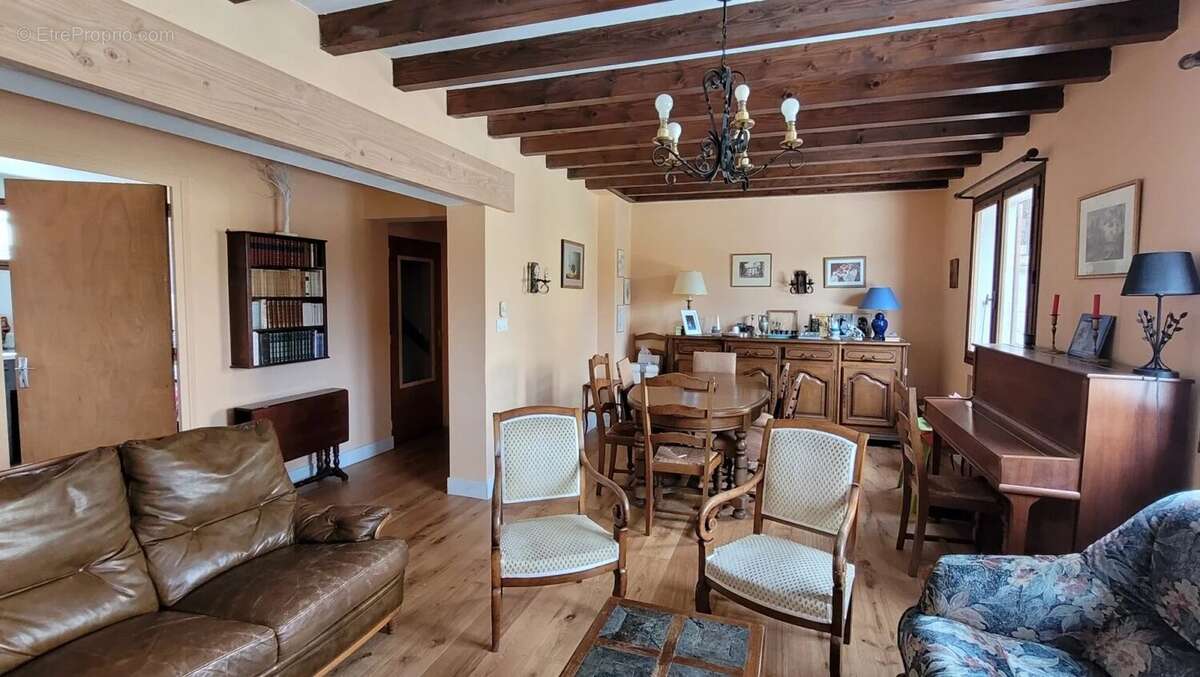 Maison à LE CHAMBON-SUR-LIGNON