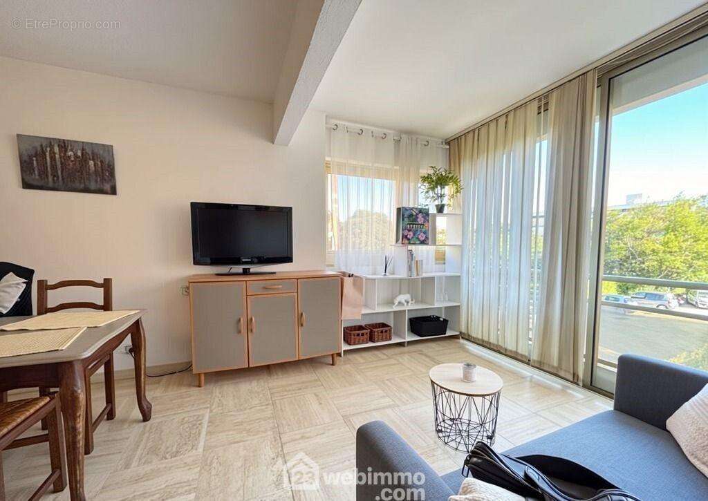 Espace de vie agréable et lumineux facile à aménager idéal pour une résidence secondaire ou un investissement - Appartement à SAINTE-MAXIME