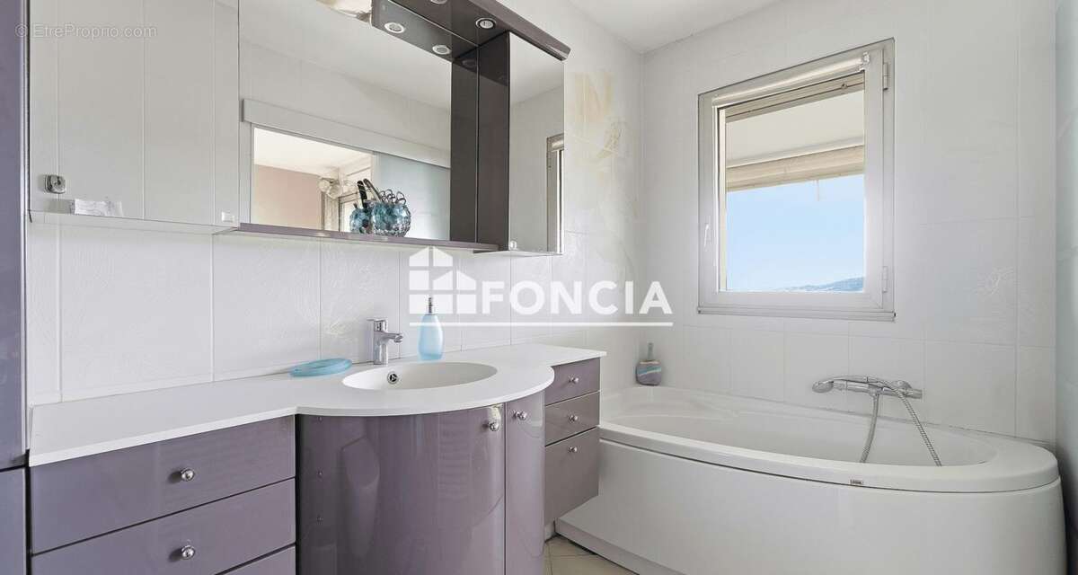 COUP DE COEUR au CANNET! 98m2, pleine VUE MER, avec 100m2 d'extérieur et PISCINE - photo 9