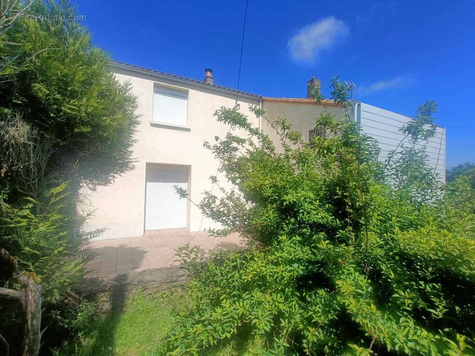 Maison à SAINT-LAURENT-SUR-SEVRE