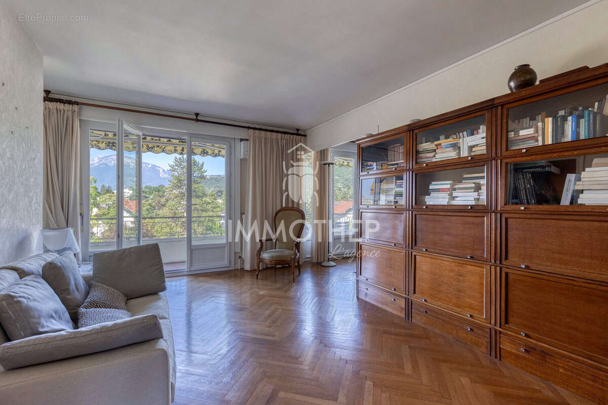 Appartement à MEYLAN
