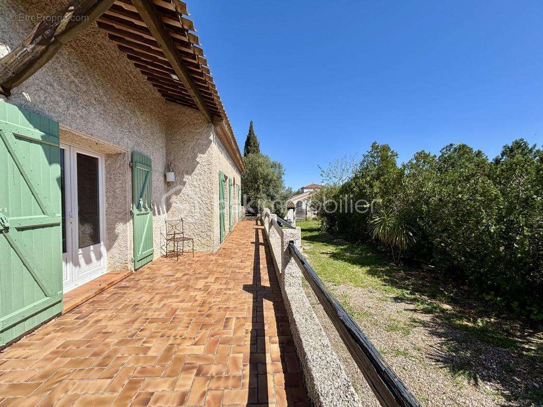 Maison de caractère avec potentiel, garage et jardin à 20 min des plages - photo 2