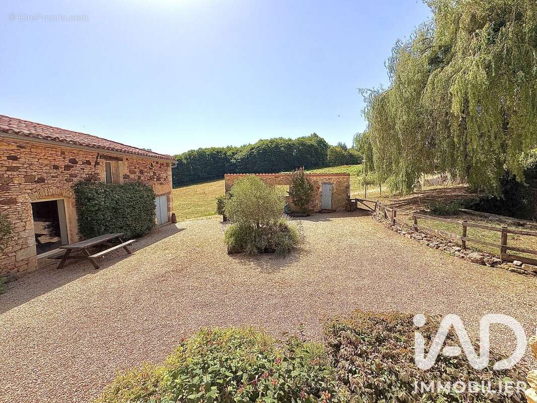 Maison 142 m² à Saint-Front-Sur-Lemance  - photo 2