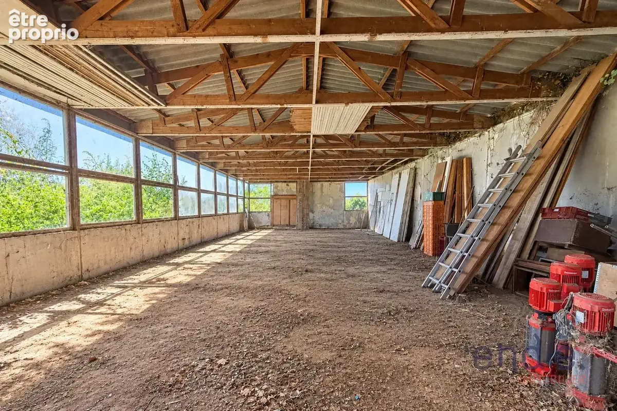 Maison familiale avec nombreuses dépendances et hangar sur environ 1 500 m² de terrain - photo 14