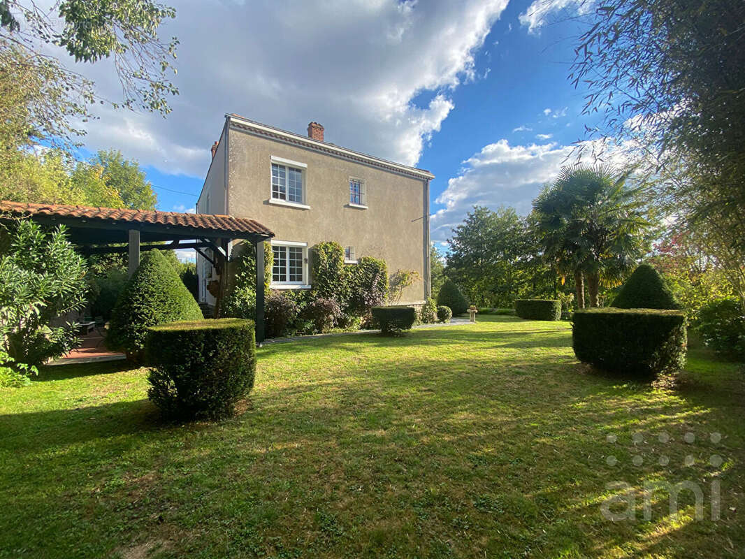 Maison Niort 197 m2- 4 chambres - photo 3