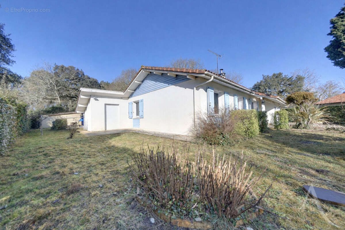 Maison à AZUR