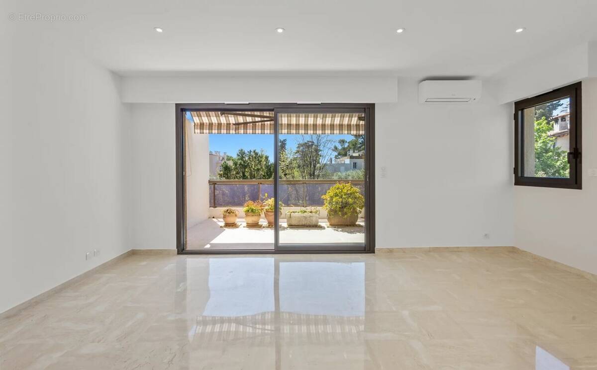 Appartement à LE CANNET