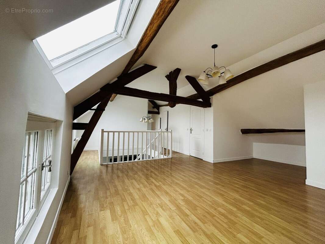 Appartement à LA CHAPELLE-EN-SERVAL