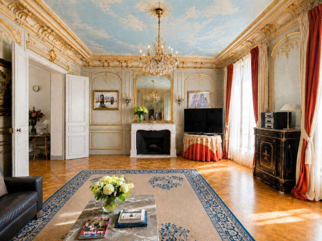 Appartement à PARIS-8E