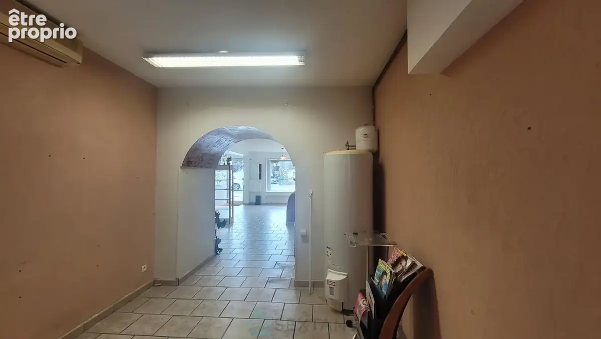 En exclusivité  Maison à usage mixte avec local commercial et appartement loué - photo 10