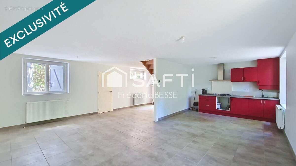 Maison 124 m² à Saint-Hilaire-De-Lusignan  - photo 4