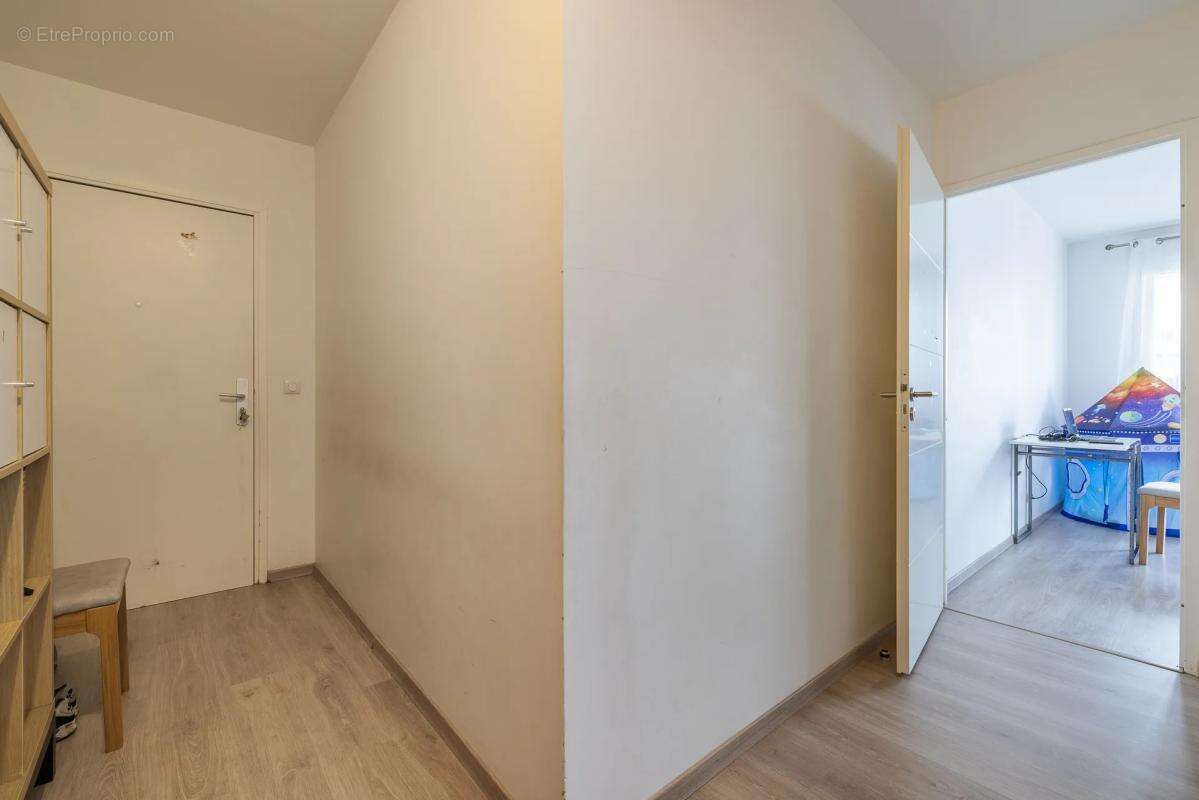 Appartement à LES PAVILLONS-SOUS-BOIS