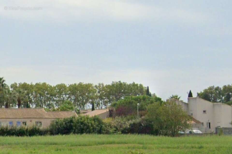 Terrain à VILLENEUVE-LES-BEZIERS