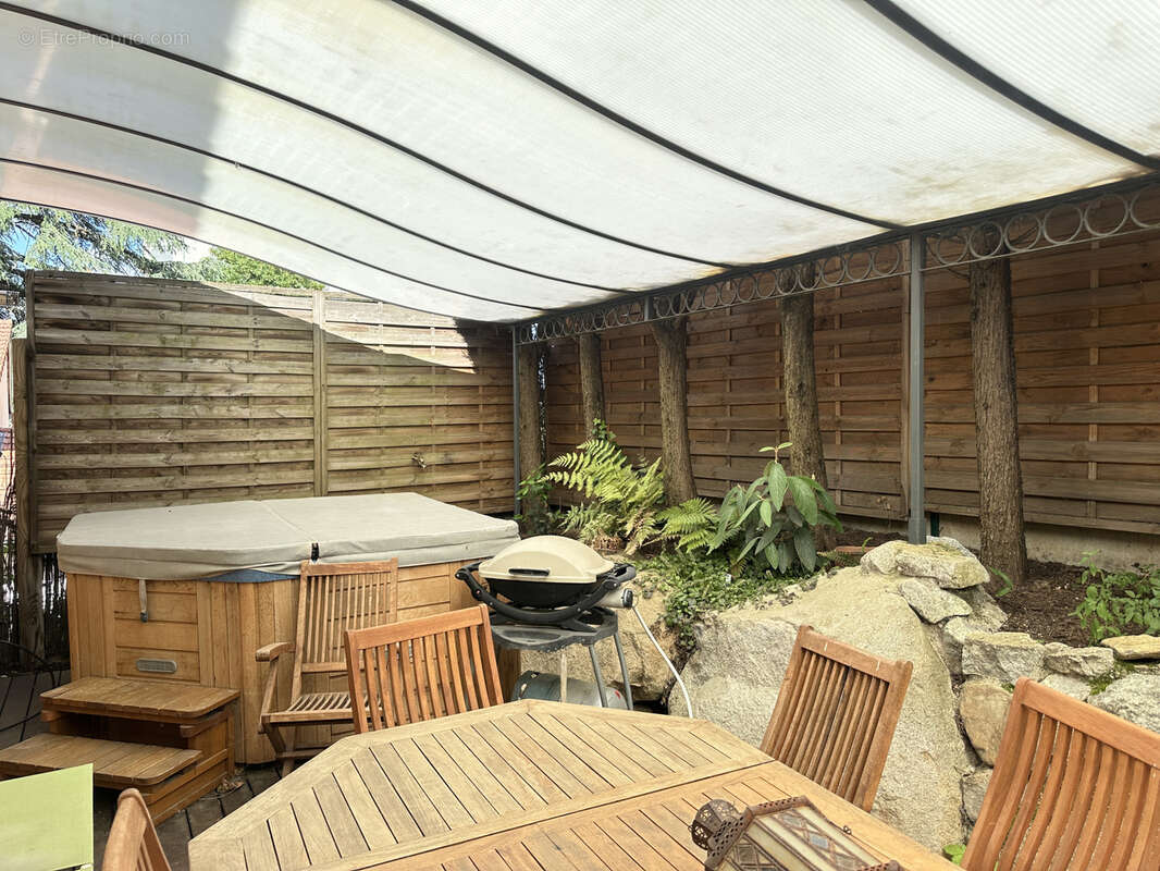 Saint-Etienne maison d'environ 125 m2 avec garage 259.000€ - photo 9