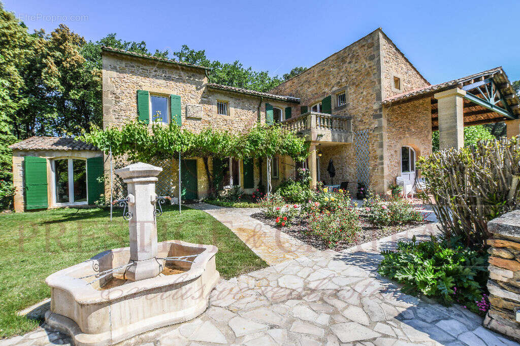 Maison à SAINTE-CECILE-LES-VIGNES