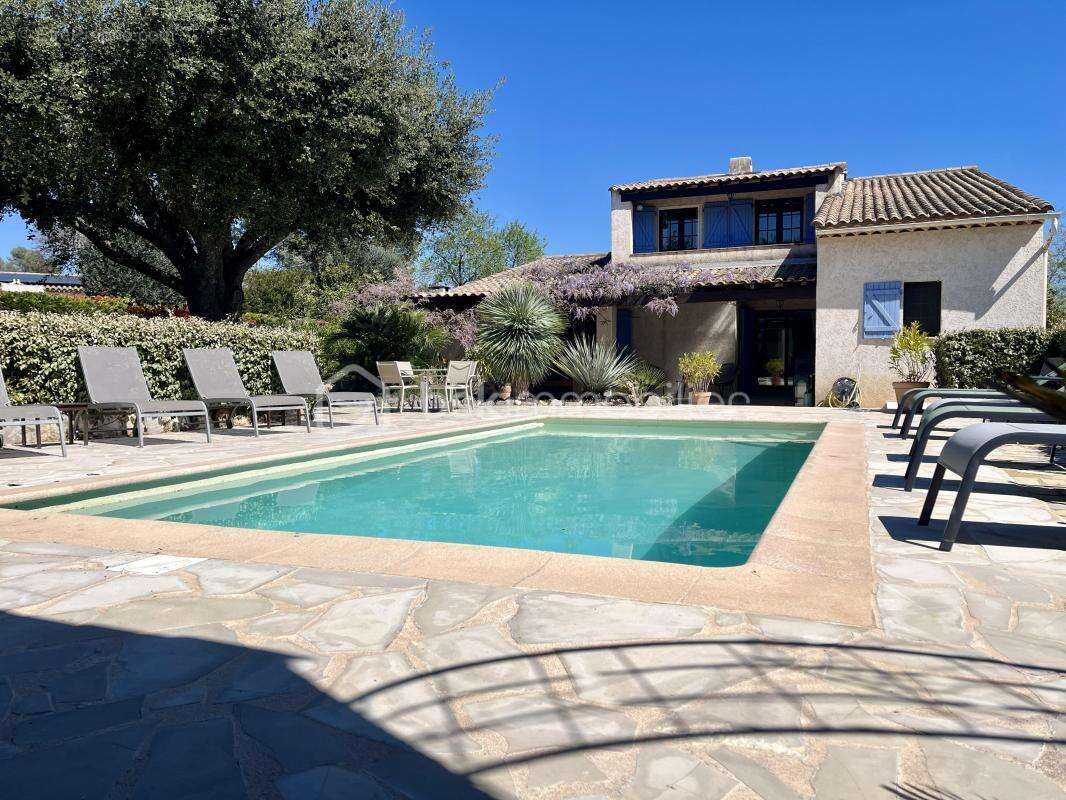 Maison à BAGNOLS-EN-FORET