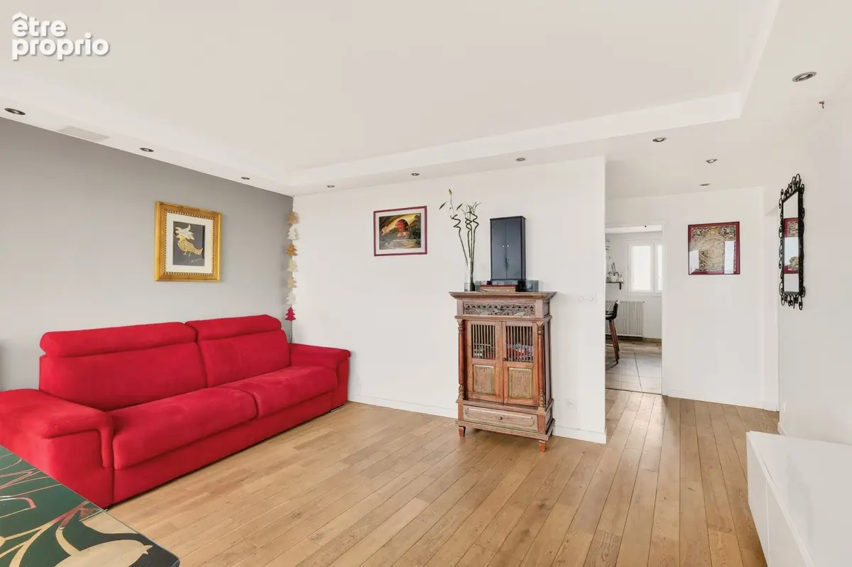 Appartement rénové 3 pièces 69m² avec balcon, cave et parking - photo 2