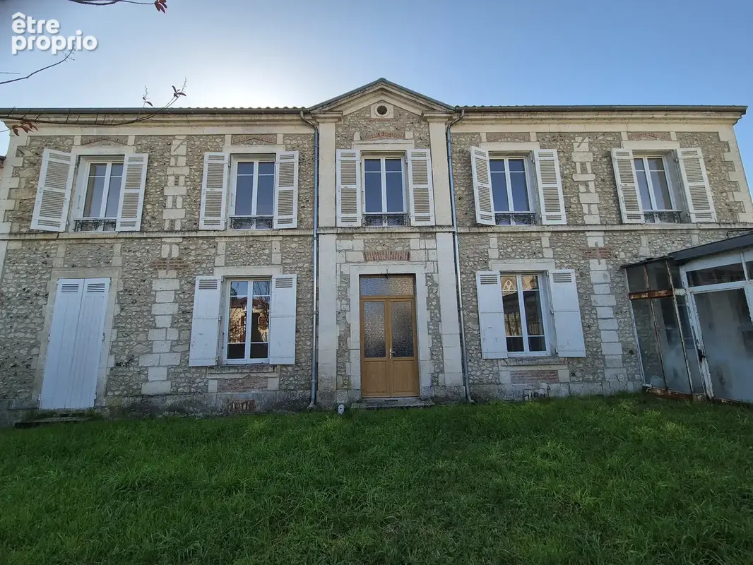 Appartement 216 m² à Razac-Sur-L'isle  - photo 2