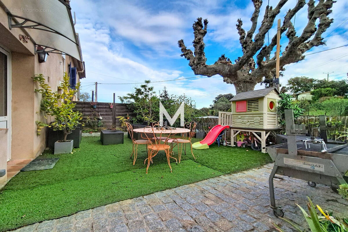 Maison à PLAN-DE-LA-TOUR