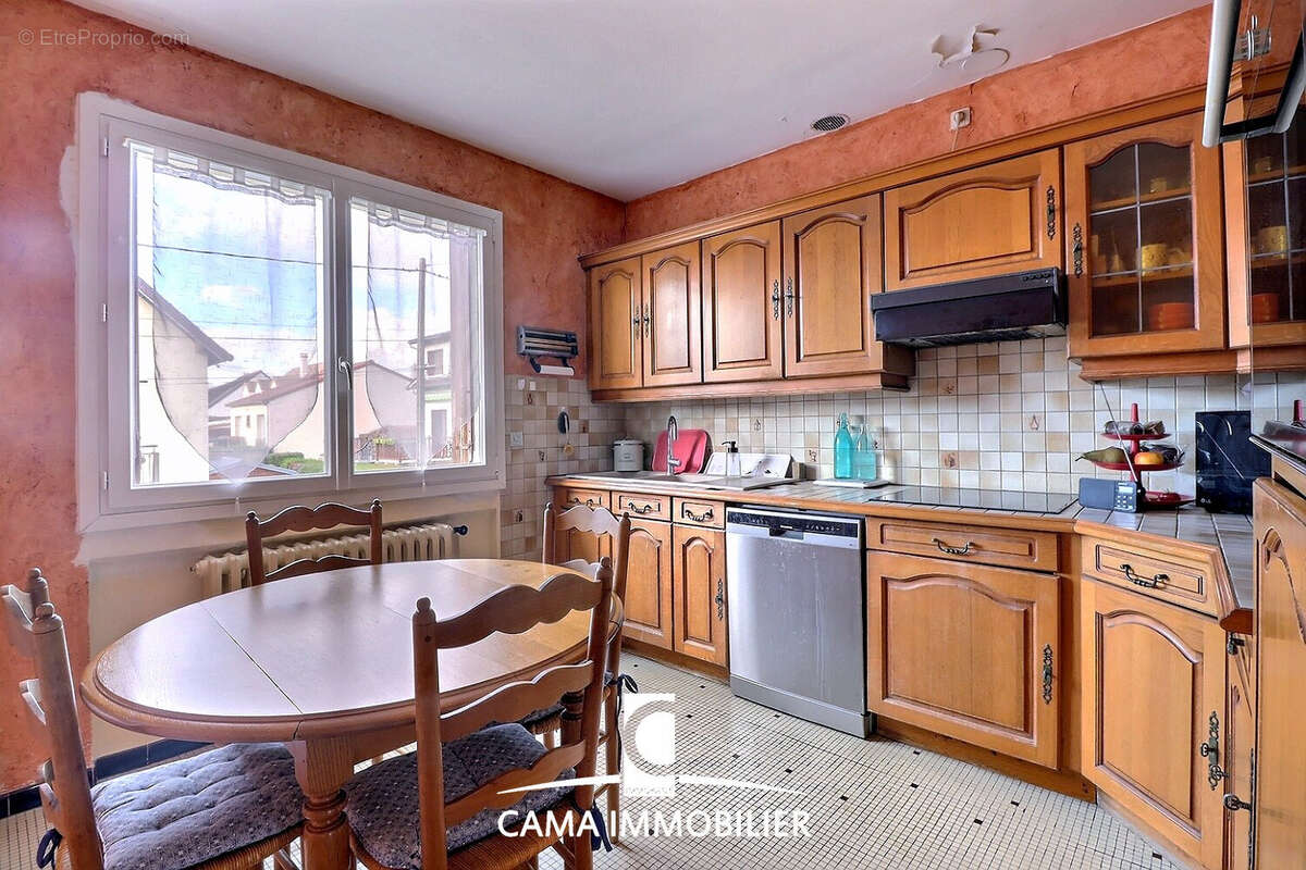 Maison à LES CLAYES-SOUS-BOIS