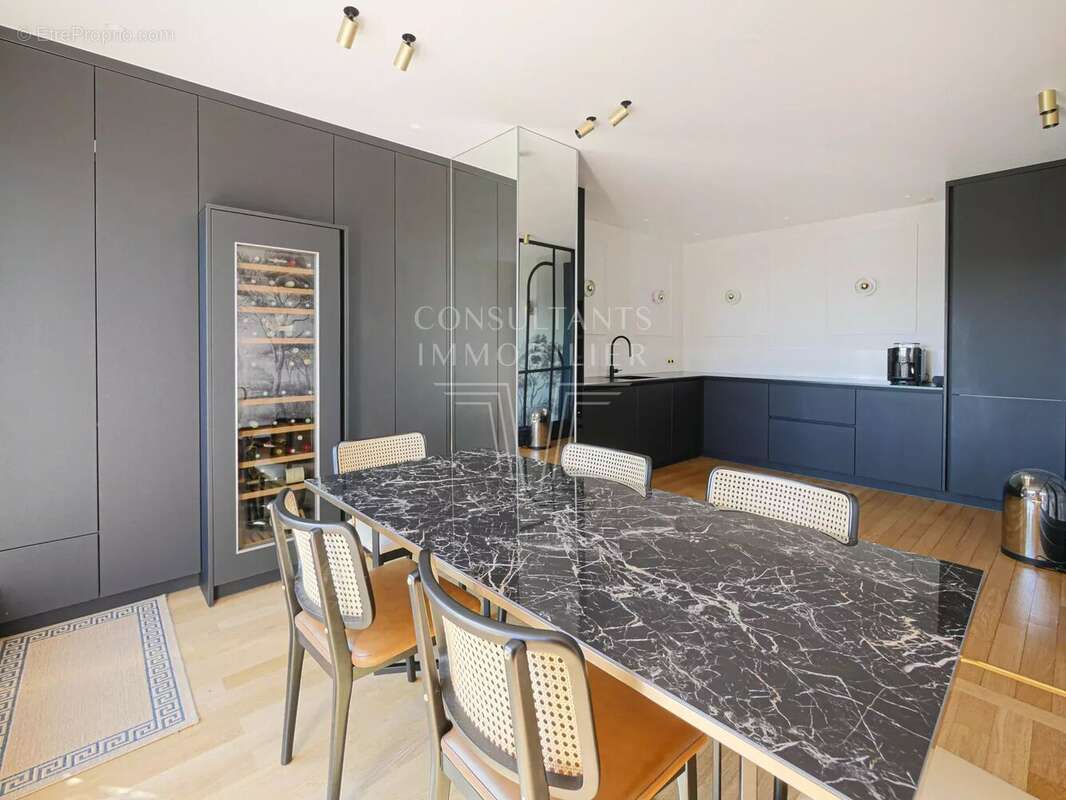 Appartement à PARIS-16E