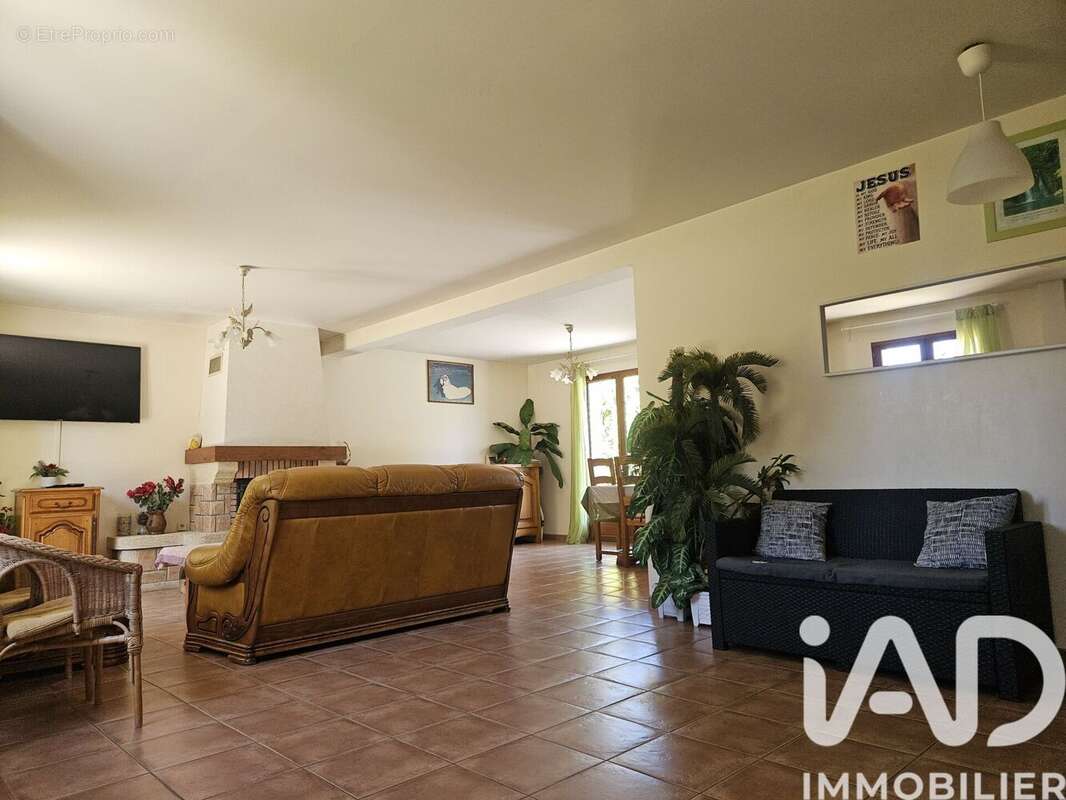 Maison 139 m² à Chevry-En-Sereine  - photo 2