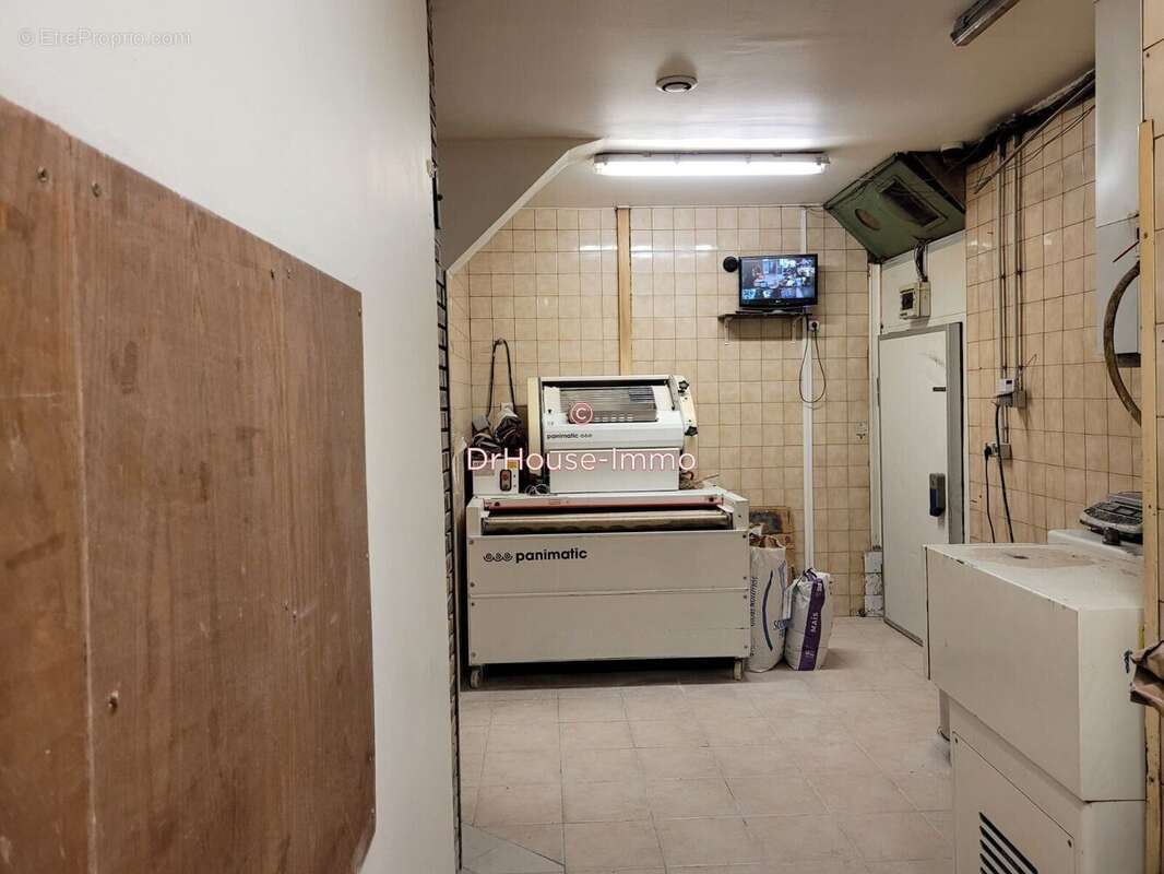 Commerce à CHATEAUNEUF-LES-MARTIGUES