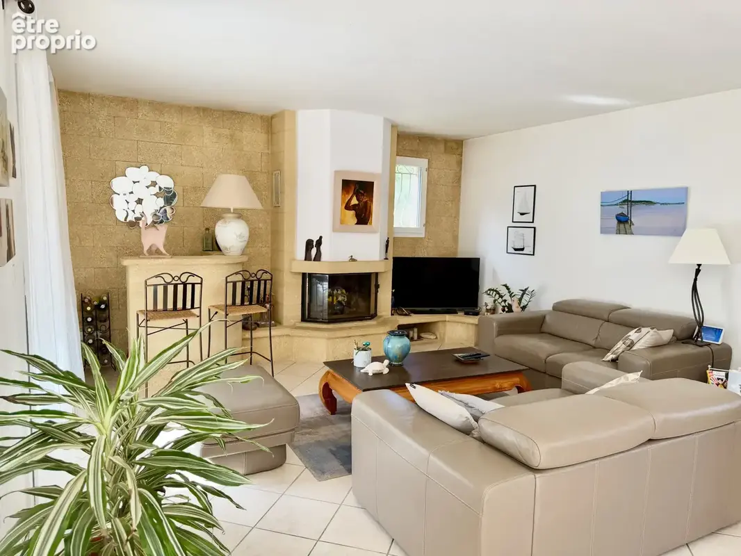 Nîmes Camplanier, belle villa T5 avec piscine sur terrain de 2100 m2 avec dépendance et mazet. - photo 4