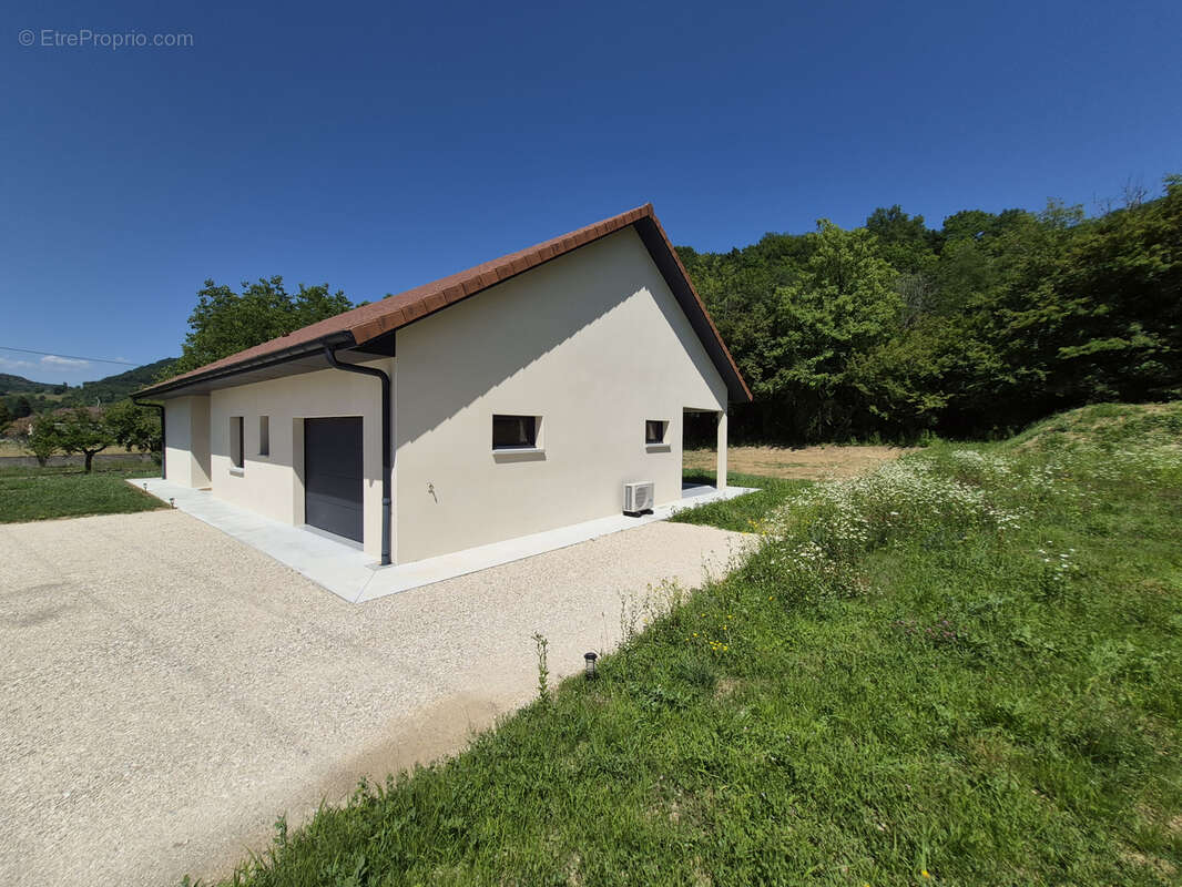 Maison à CHAZEY-BONS