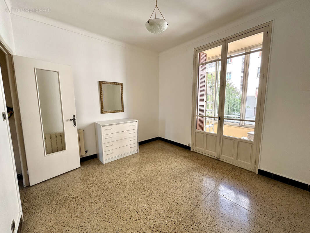 Appartement à MARSEILLE-1E