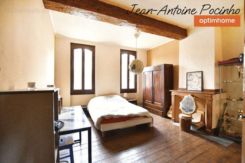 Appartement à SAINTE-FOY-DE-PEYROLIERES