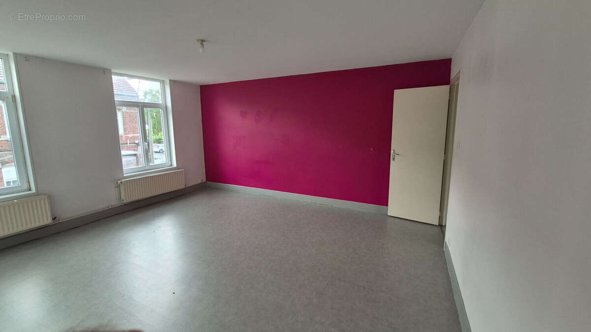 Maison à QUIEVRECHAIN