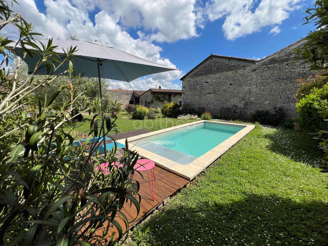 Maison à COULGENS