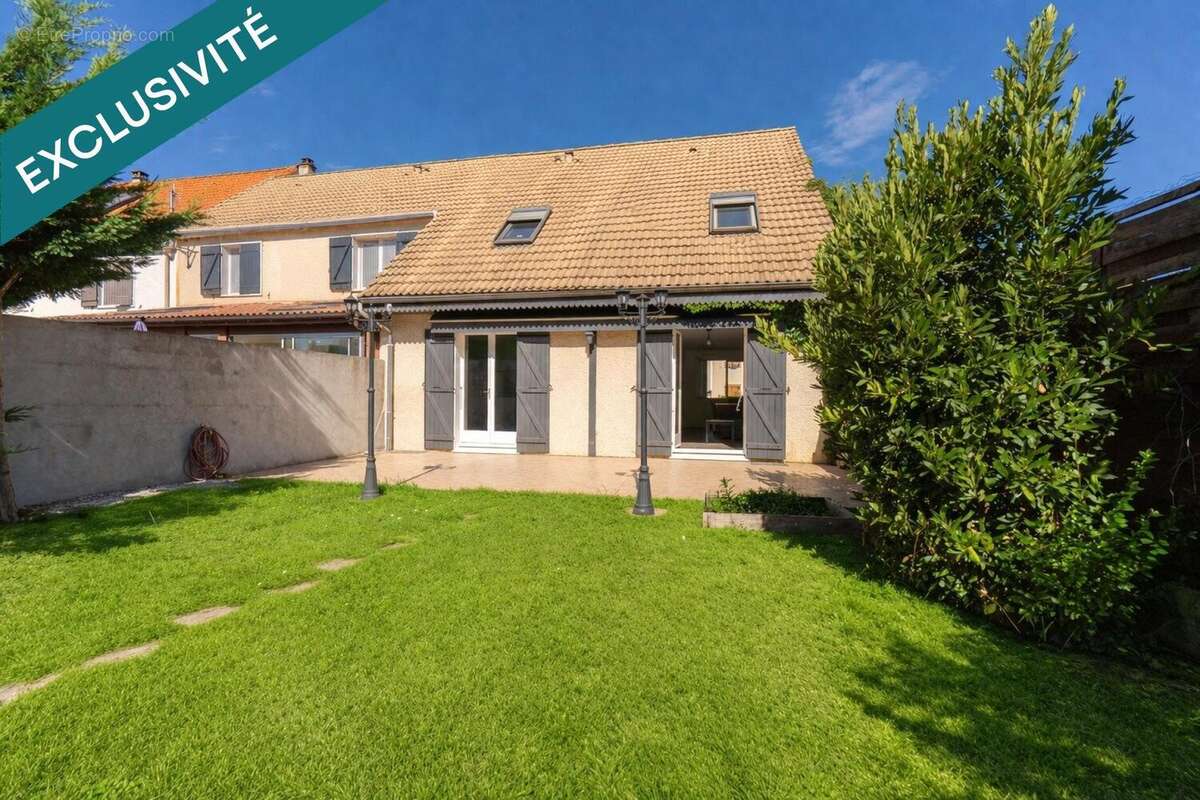 Photo 2 - Maison à DECINES-CHARPIEU